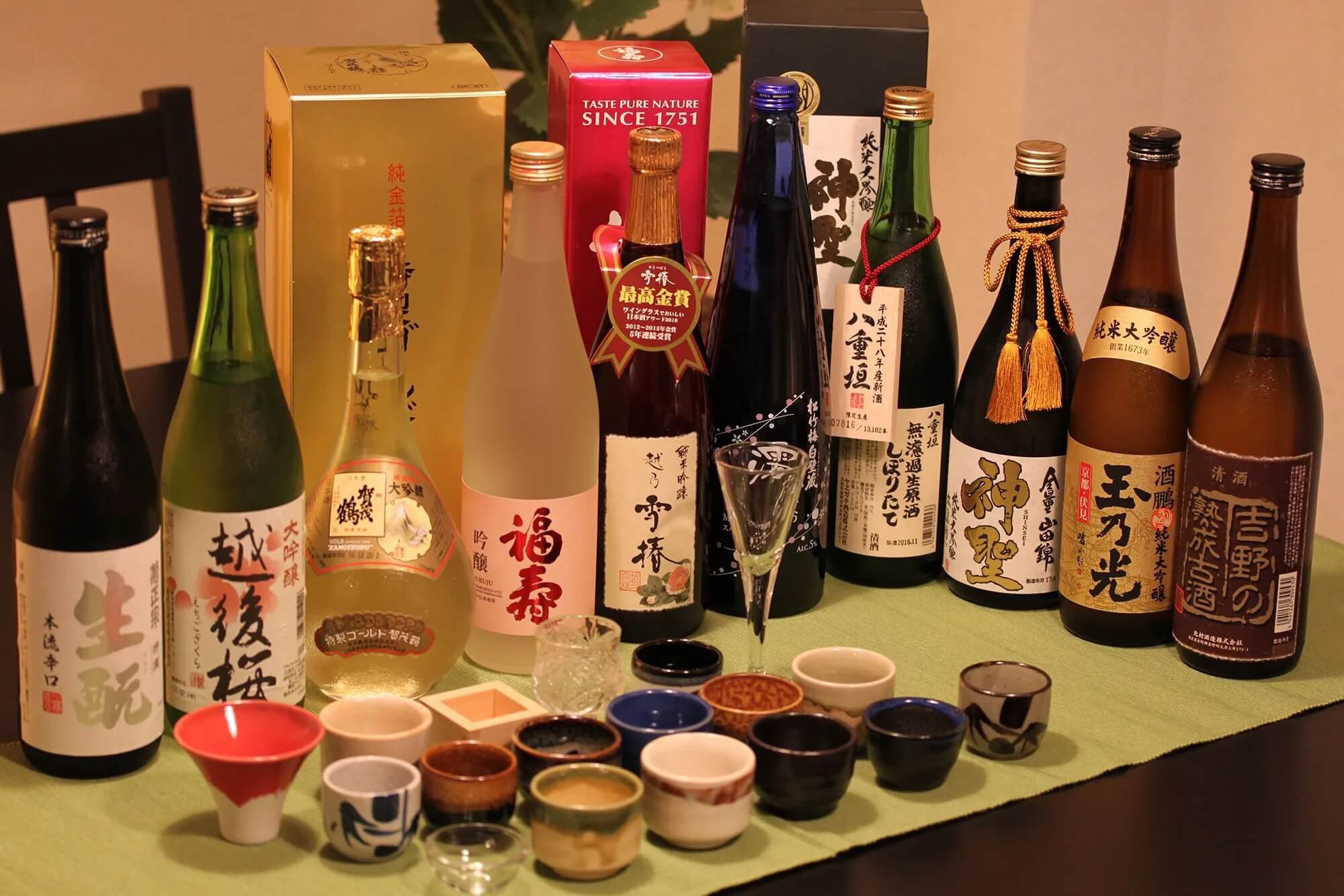 Японский алкогольный напиток. Сакэ Япония. Sake в Япония. Напитки в Японии. Алкогольные напитки в Японии.