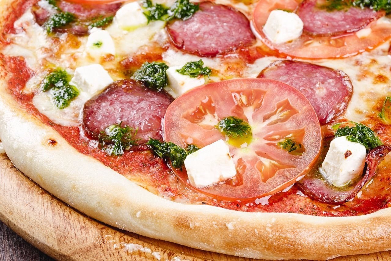пицца рецепт с колбасой сыром и помидором фото 108