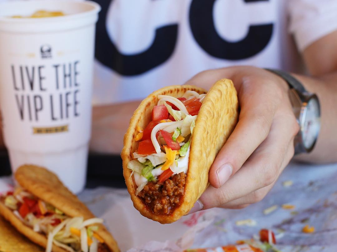 Покажи фаст. Taco Bell сети быстрого питания. Американский фаст фуд. Интересный фаст фуд. Необычный фаст фуд.