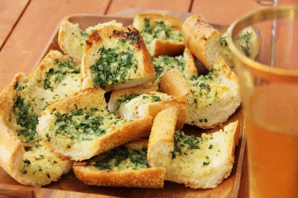 Гренки с чесноком и сыром