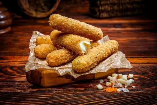 Сырные палочки подача