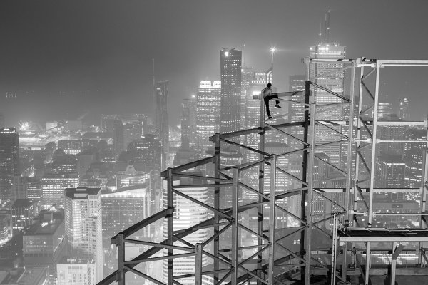 Антенна на небоскребе