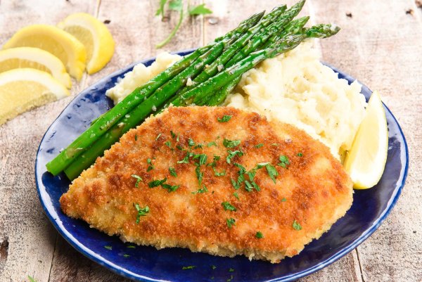 Венский шницель с картофельным пюре