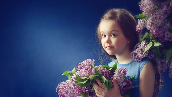 Девочка с цветами