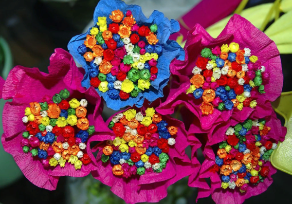 Праздник день разноцветных букетов