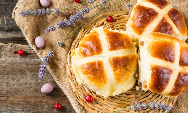 Крестовые булочки в Великобритании