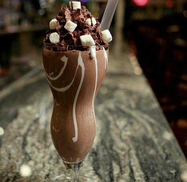 Шоколадный милкшейк напиток