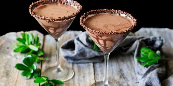 Коктейль молочно шоколадный подача с мятой