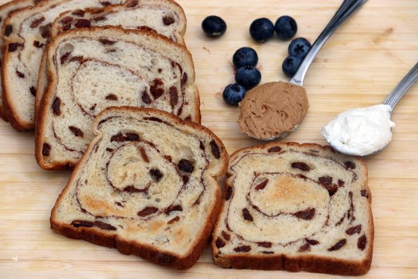 День хлеба с корицей и изюмом