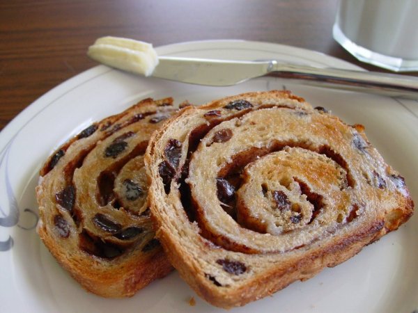 Булочки с корицей и изюмом