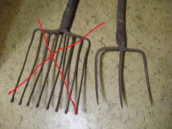 Старые деревянные вилы