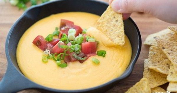 Nachos с сырным соусом
