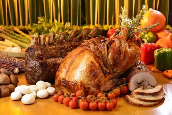 Шикарный стол с едой