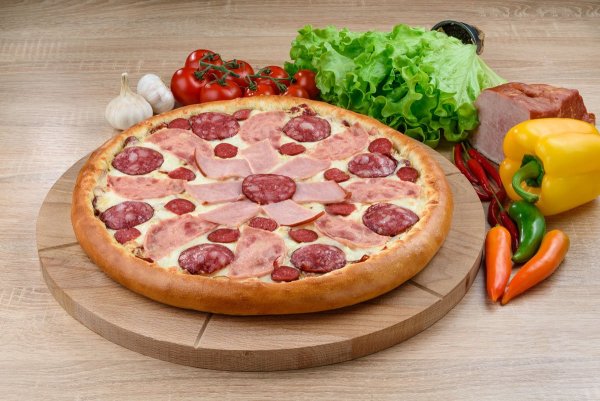 Pizza ветчина салями