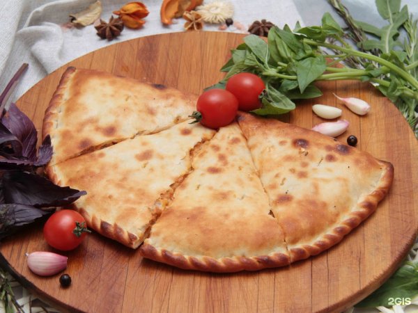 Кальцоне с ветчиной и грибами