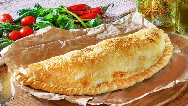 Кальцоне с ветчиной и сыром