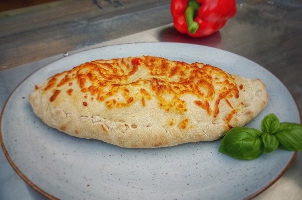 Кальцоне с яйцом